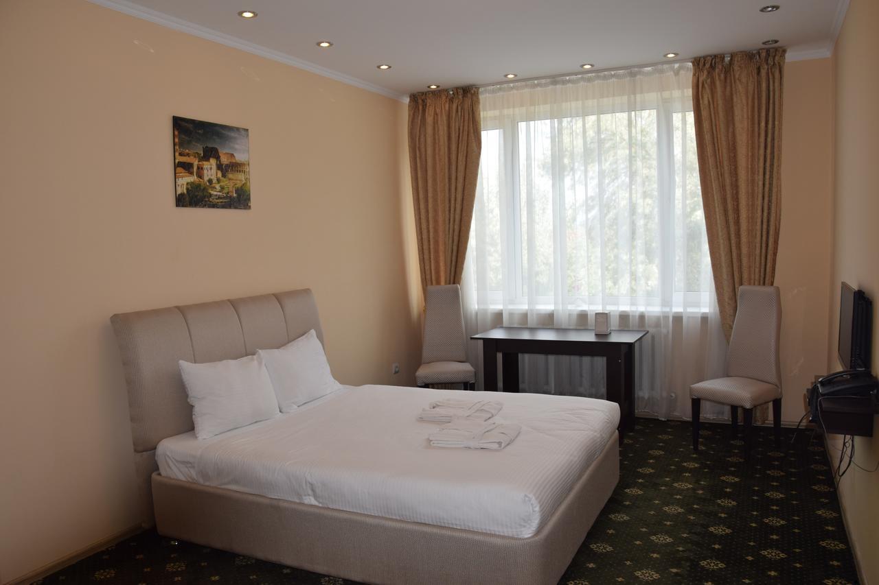 Almaport Hotel Talghar ภายนอก รูปภาพ